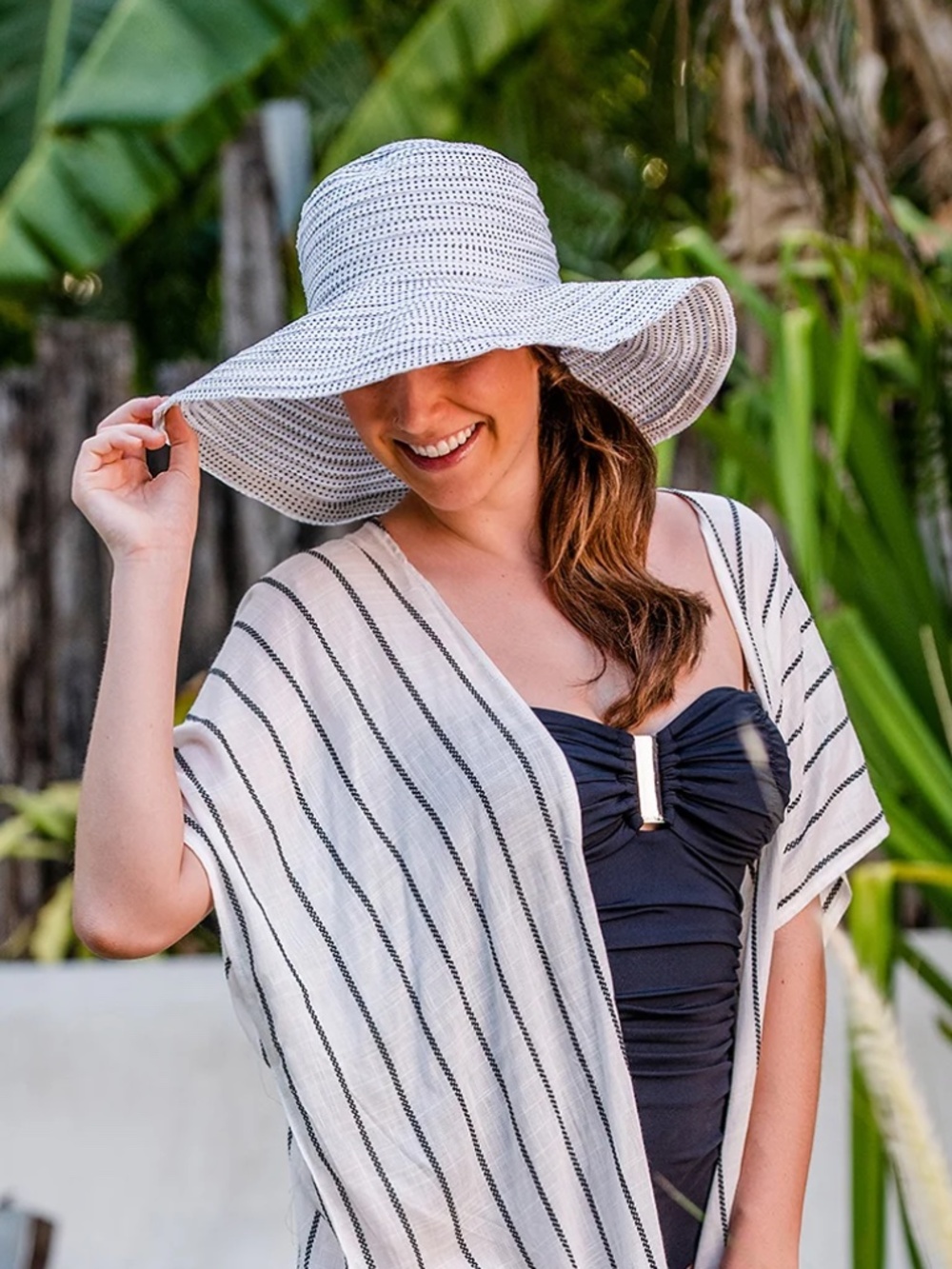 Wallaroo Hat Company Petite Scrunchie Sun Hat UPF 50 Protection White Polka Dot